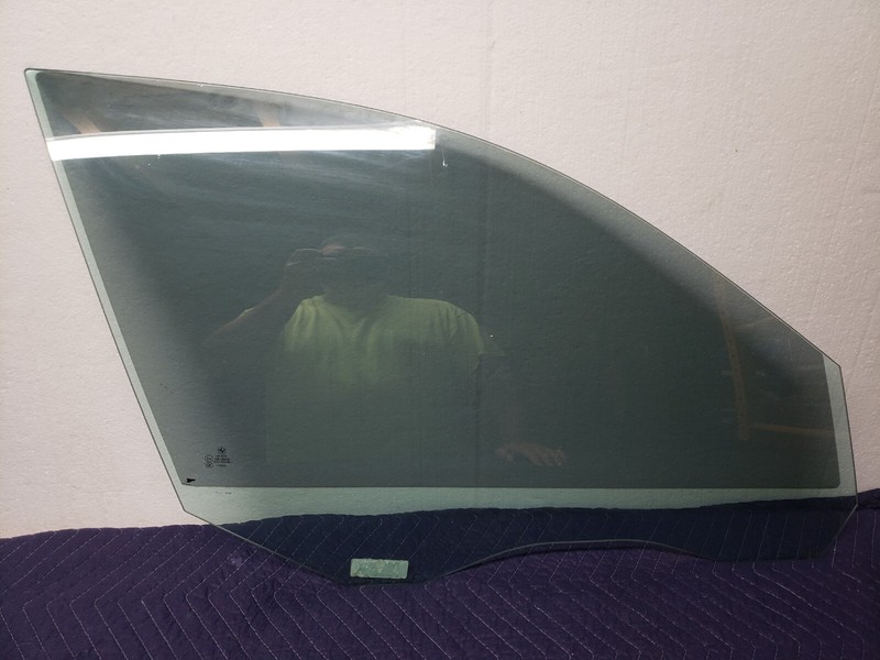2005-2007 BMW 530i E60 Front Right Glass Window RH OEM 05-07