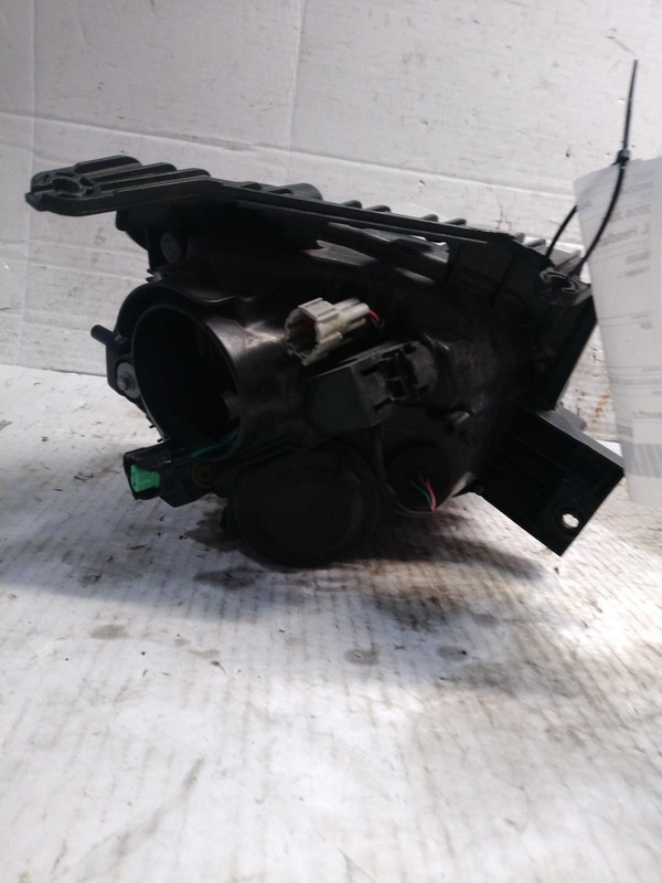 2016 Nissan JUKE Left Headlight Assembly White Halogen OEM 311251 88K Miles