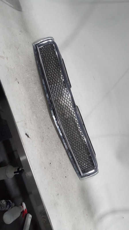 Used Upper Grille fits: 2010 Chevrolet Traverse w/o Special Edition black mesh g