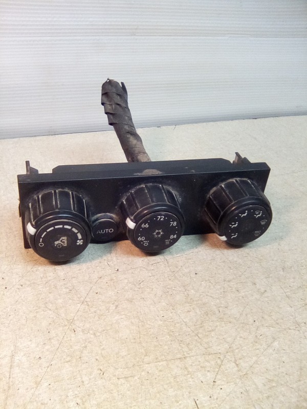 International MV/ Navistar 4100073C2 Heater A/C Temperature Control