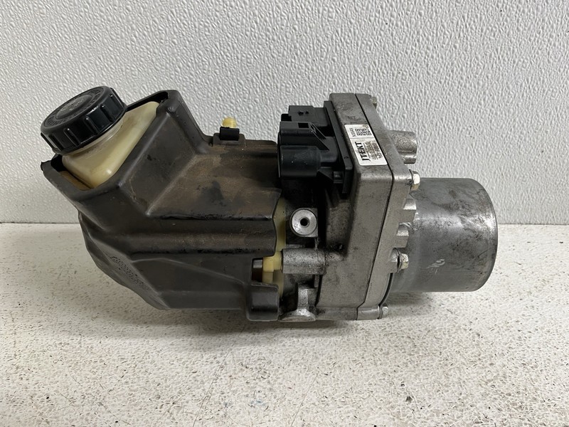 2016-2018 Nissan Altima Power Steering Pump 49110-5AA0D Hydraulic Reservoir Oem