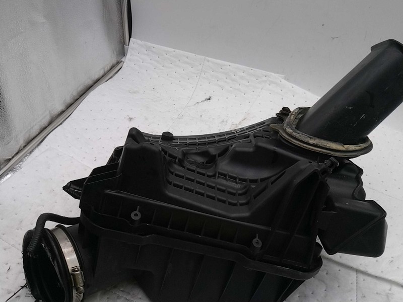 2016 Cadillac XTS Air Cleaner Assembly OEM 22897044 Used 147k Miles Black