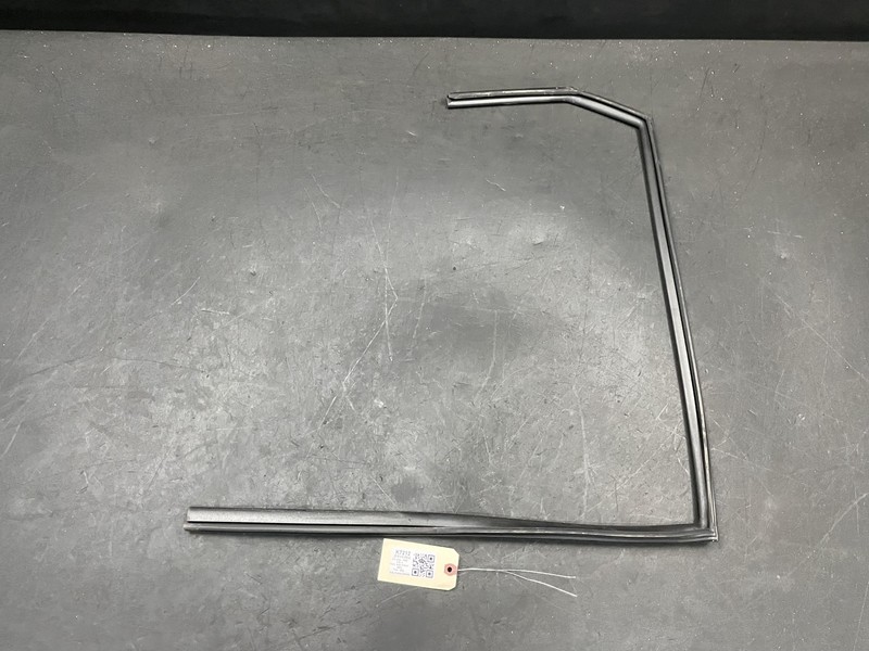 Rear Right Door Window Glass Run Channel 2018 Kia Soul 83540-B2000 2014 - 2019