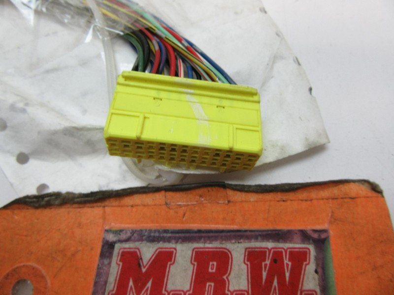 WIRE PLUG CONNECTOR CRUISE CONTROL COMPUTER SPEED MB903862 ACTUATOR MODULE DASH