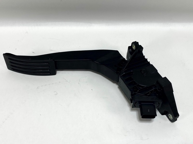 20-25 FORD ESCAPE GAS ACCELERATOR THROTTLE PEDAL W/PAD & SENSOR OEM