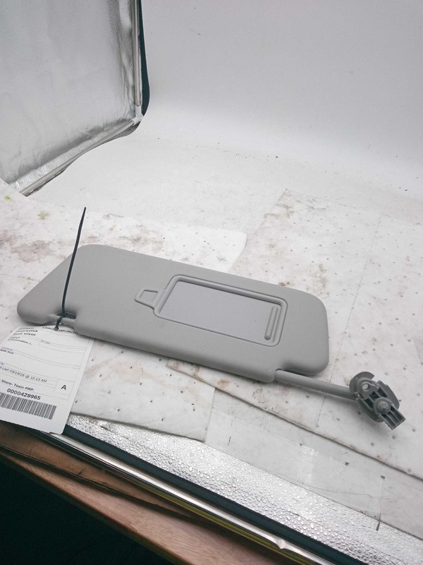 Used Left Sun Visor fits: 2023 Hyundai Kona w/illumination Left Grade C