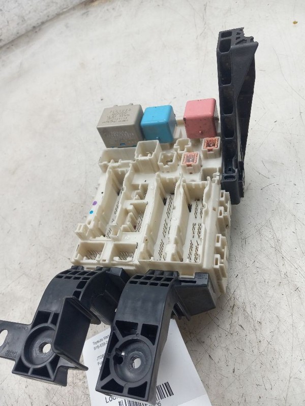 07 TOYOTA YARIS S CABIN FUSE BOX 1.5L 82730-52620