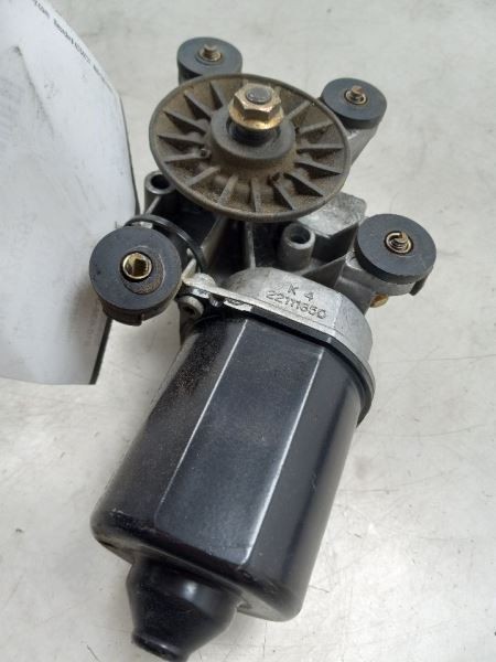98-02 TOYOTA COROLLA LE 1.8L WINDSHIELD WIPER MOTOR