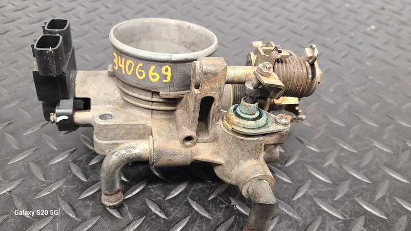 01-02 Nissan Xterra 3.3L V6 A/T Throttle Body Assembly OEM 16118-5S110