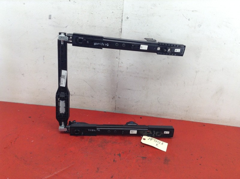 20-24 TESLA MODEL Y PERFORMANCE FRONT RIGHT PASSENGER SEAT RAIL W MOTORS OEM