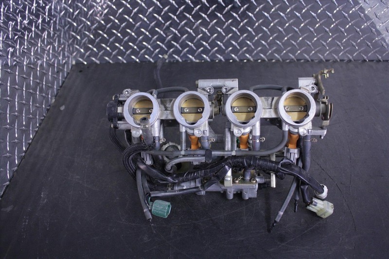 05 YAMAHA FZ6-S THROTTLE BODY ASSEMBLY W/FUEL RAIL INJECTORS HOSES FZ600 FZ S