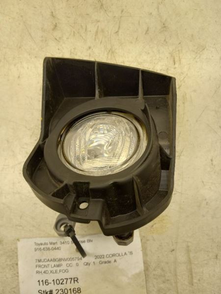 19-20 TOYOTA COROLLA CROSS XLE PASSENGER SIDE FRONT FOG LIGHT