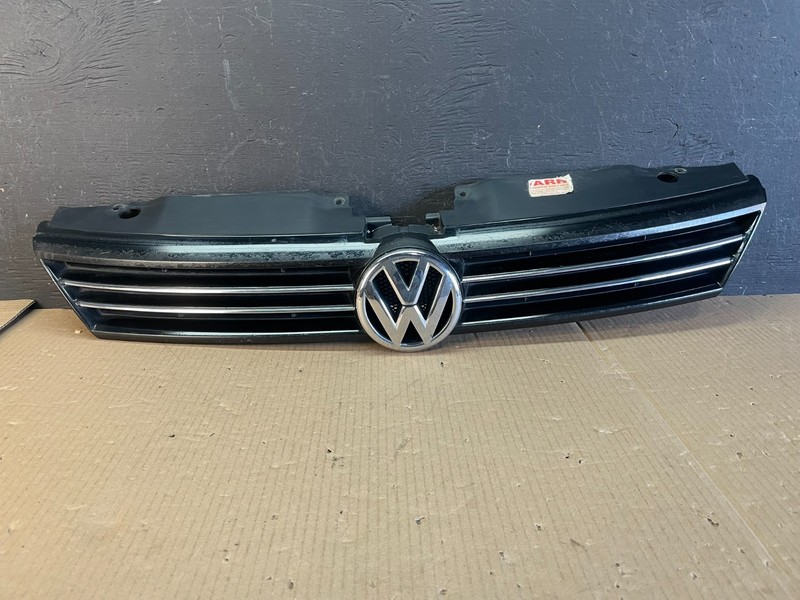 2011 to 2014 Volkswagen Jetta SedanFront Upper Grille Grill OEM AE3702 DG