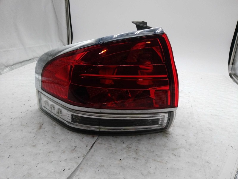 2011-2015 Lincoln MKX Left Tail Light Assembly Gold 76000 Miles OEM Quality