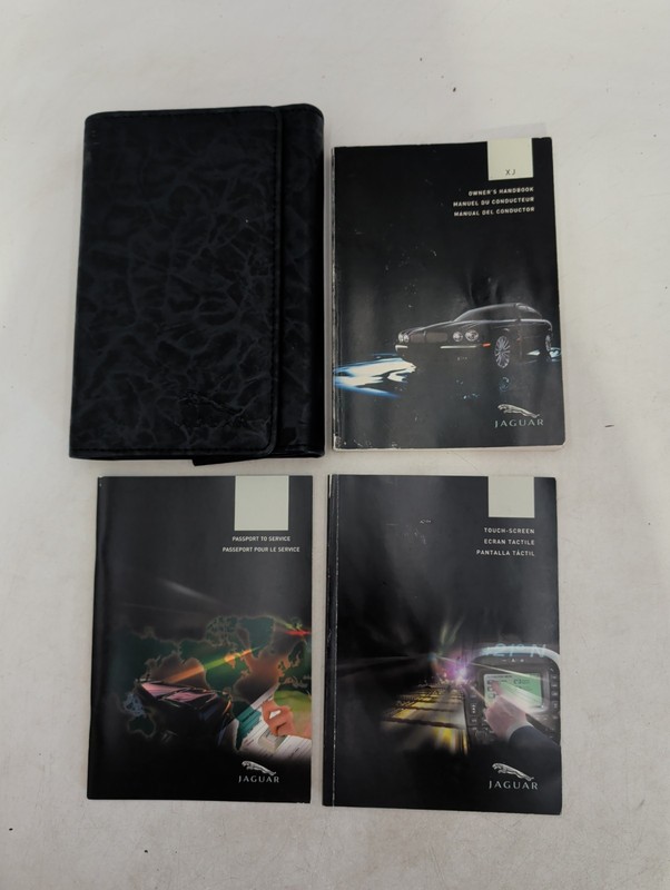2005 Jaguar XJ Owners Manual Set & Case