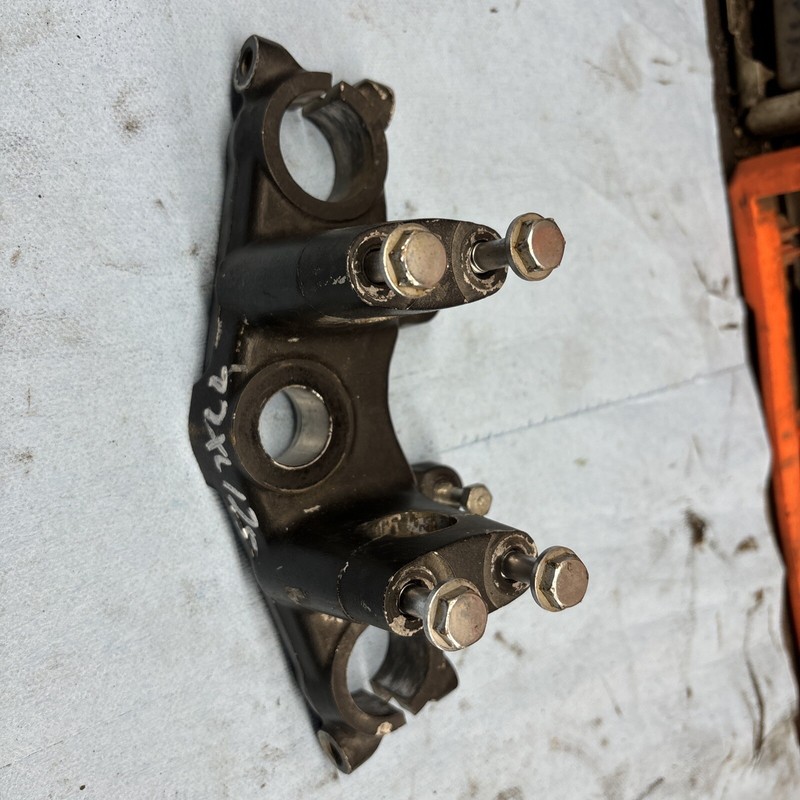 1977 78? Honda XL125125 XL handlebar mounts triple clamp bridge