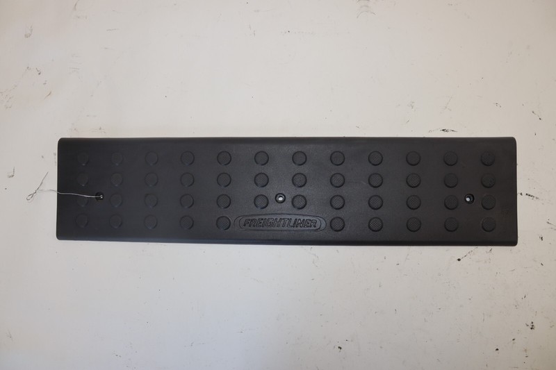 13-17 FREIGHTLINER CASCADIA 125 RIGHT DOOR SILL STEP PAD PLATE SCUFF COVEROEM