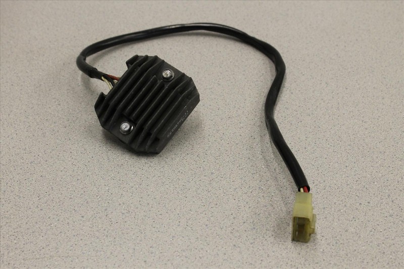 03 YAMAHA XVS 65 V STAR VOLTAGE REGULATOR RECTIFIER OEM XVS65