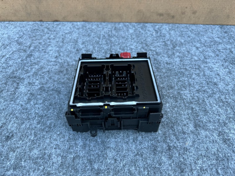 FORD MUSTANG MACH-E 2021-2024 OEM UNDER HOOD ENGINE BAY JUNCTION FUSE BOX UNIT