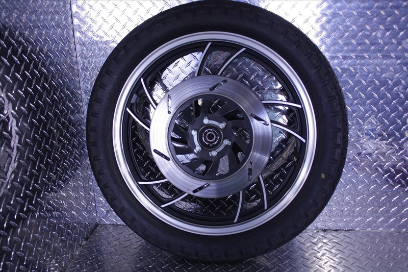 1983 YAMAHA XV 920 VIRAGO FRONT WHEEL RIM WITH TIRE BRAKE ROTOR DISC XV920 83