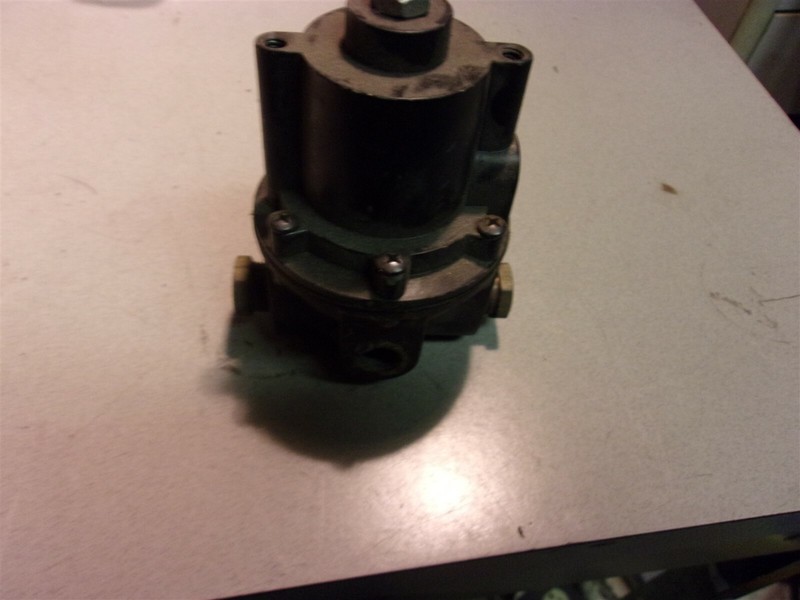 Numatics Regulator R880-03EG Black Vice Grip range 1-60 PSI *FREE SHIPPING*