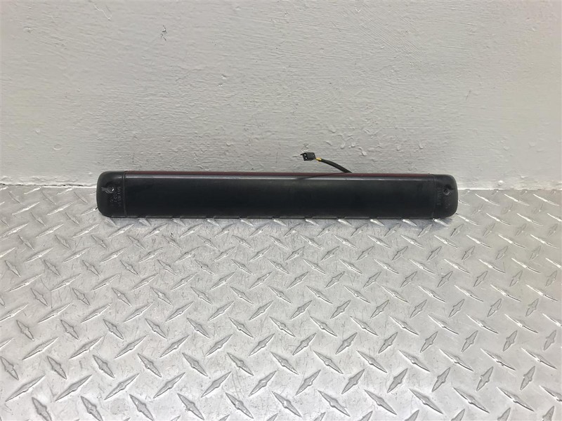 1992-2004 GMC YUKON CHECY TAHOE SUBURBAN HIGH MOUNTED BRAKE LAMP OEM 15030176