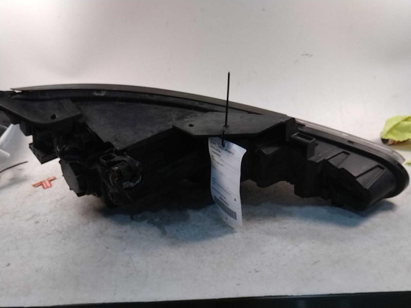 Used Left Headlight Assembly fits: 2019 Hyundai Elantra Sedan 1.6L Sport LED Lef
