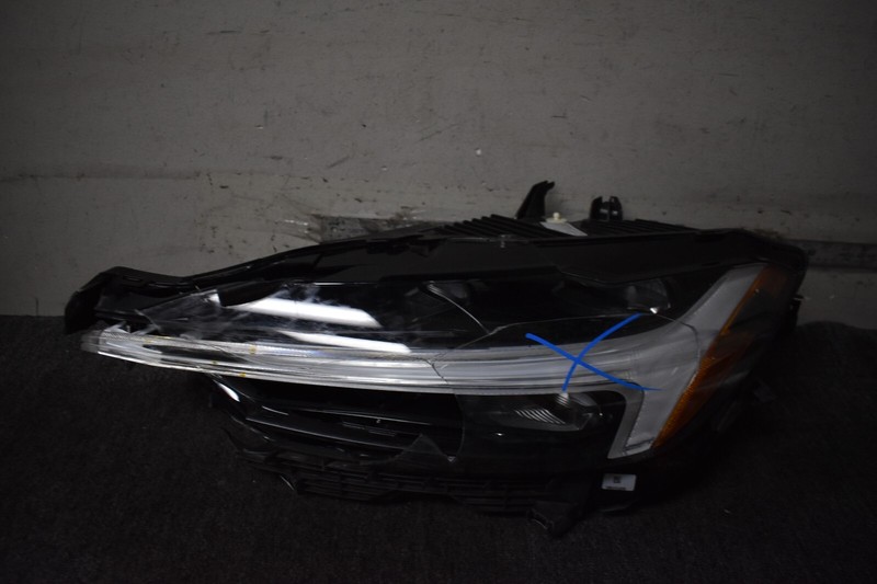 2018-2023 VOLVO XC60 HEADLIGHT LEFT SIDE FACTORY OEM