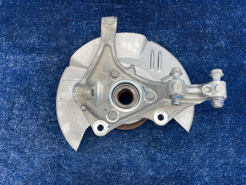 2017–2019 Cadillac XT5 Front Left Steering Knuckle with Hub OEM