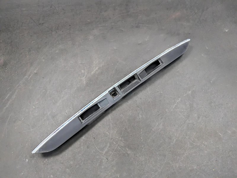 Trunk Liftgate Center Molding 2018 Nissan Pathfinder 90810-9PG2D 2015 2016 -2020