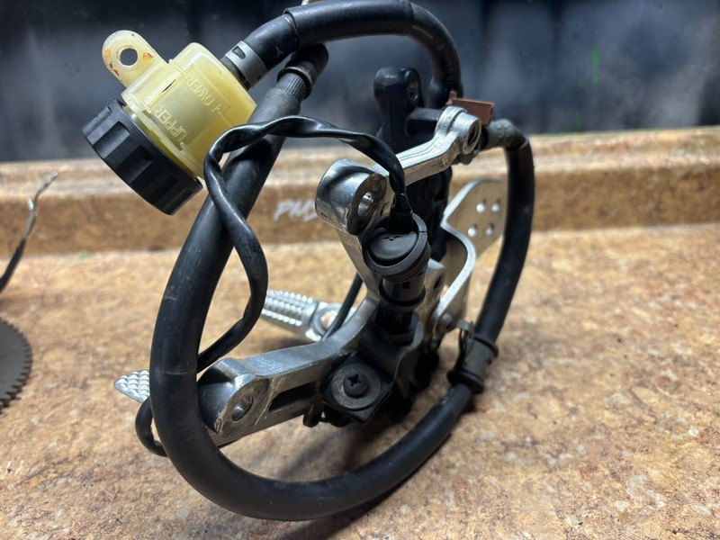 02 Yamaha YZFR6 YZFR6L YZF R6 YZFR R600 R 6 Right Rear Brake Lever Pedal Peg A4