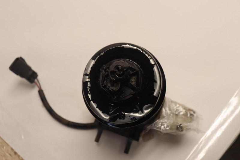 2013-2018 DODGE PICKUP RAM 3500 6.7L DIESEL FUEL FILLER HOUSING OEM