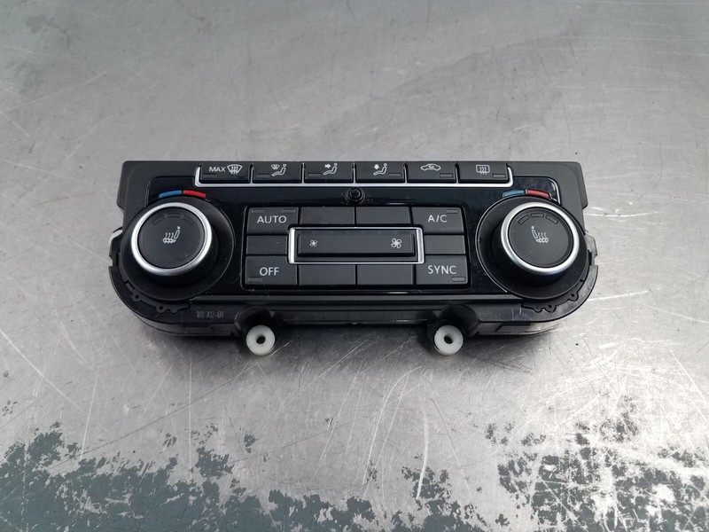 2013 Volkswagen Golf R AWD Climate Control Panel / Seat Heat #16682 M5