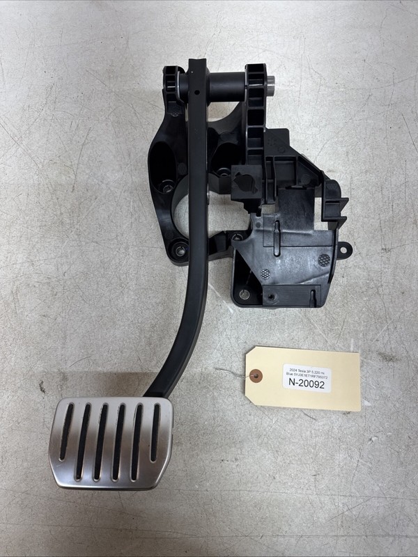 ⚡️24-25 Tesla Model 3 LEFT DRIVER SIDE BRAKE STOP PEDAL W/FRAME 20092 M9