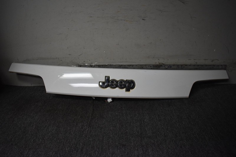 2016-2021 JEEP GRAND CHEROKEE LIFTGATE LIGHT MOLDING FACTORY OEM