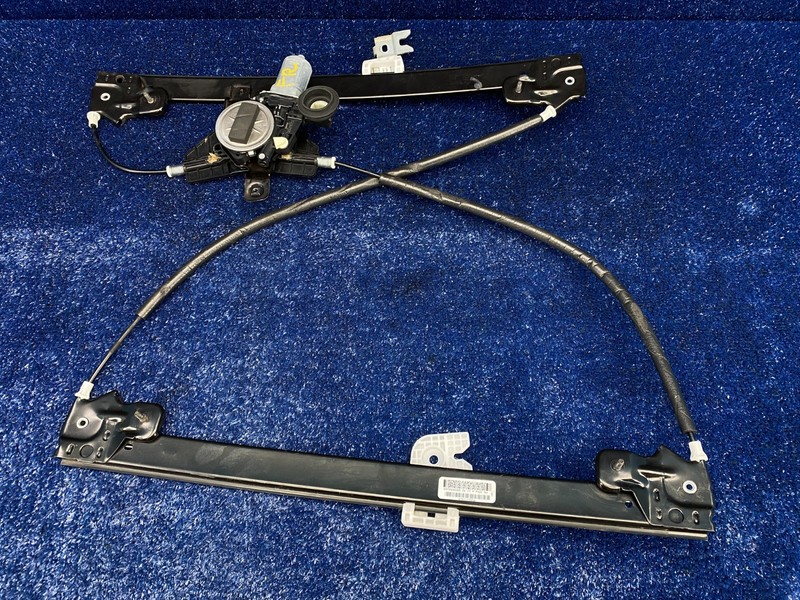 2017–2020 Nissan Pathfinder Front Right Window Regulator w/ Motor OEM