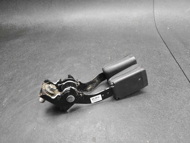 Rear Right Seat Belt Buckle 2019 Honda CR-V 04823-TLA-A00ZB 2017 2018 - 2022