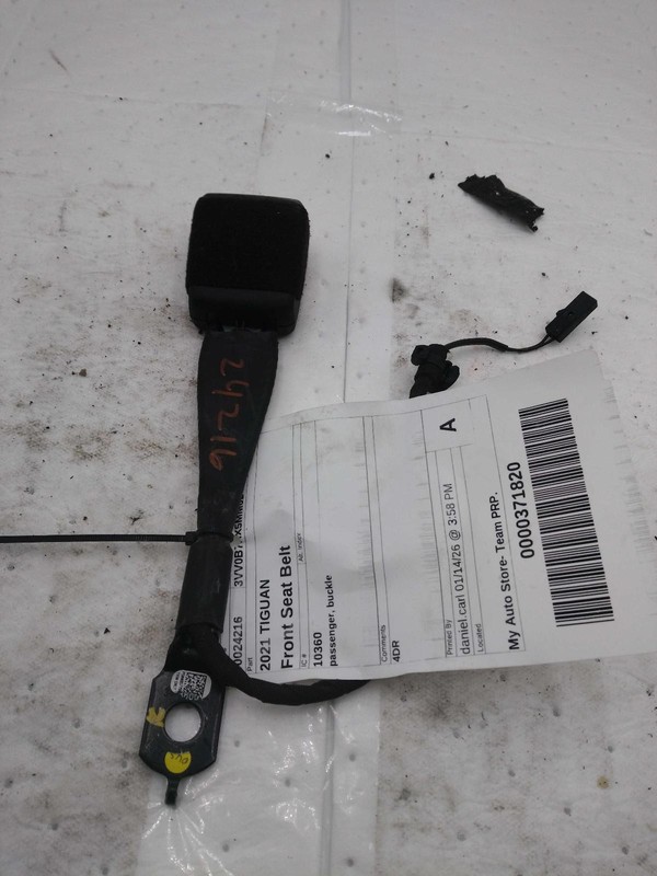 2021 Volkswagen Tiguan Black Seat Belt OEM 5NN857756CMNB 62000 Miles Used