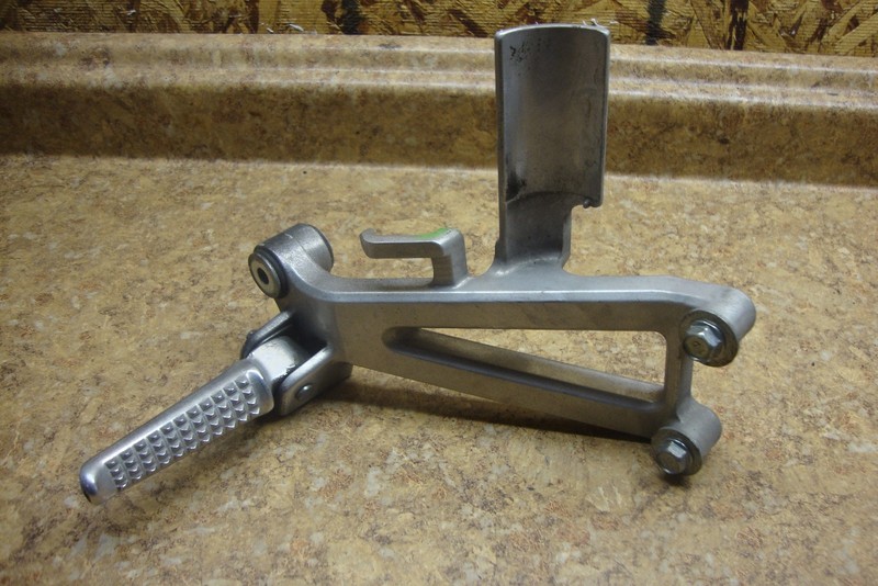 1997 Honda CBR600 F3 CBR 600 CBR600F3 600F Right Rear Foot Peg Pedal Mount F11