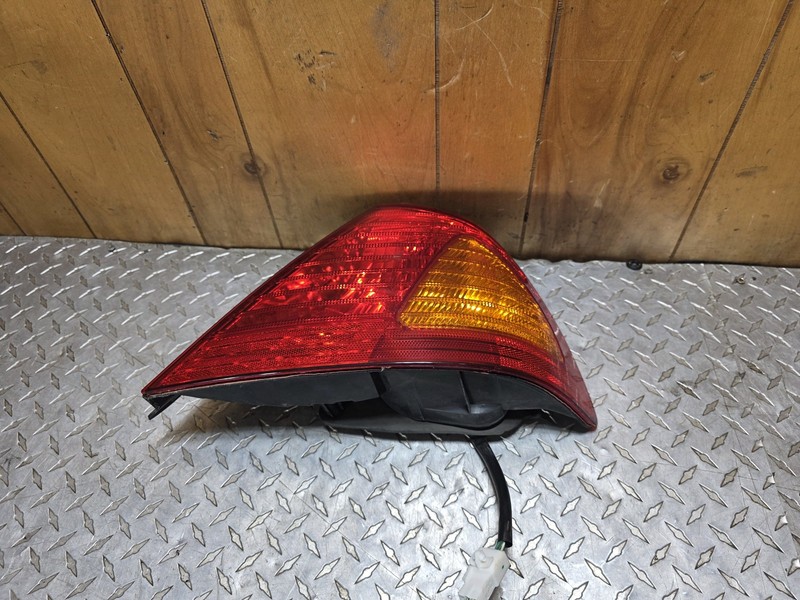 00-02 Toyota Avalon Rear Passenger Tail Light Tail Lamp Oem Tested