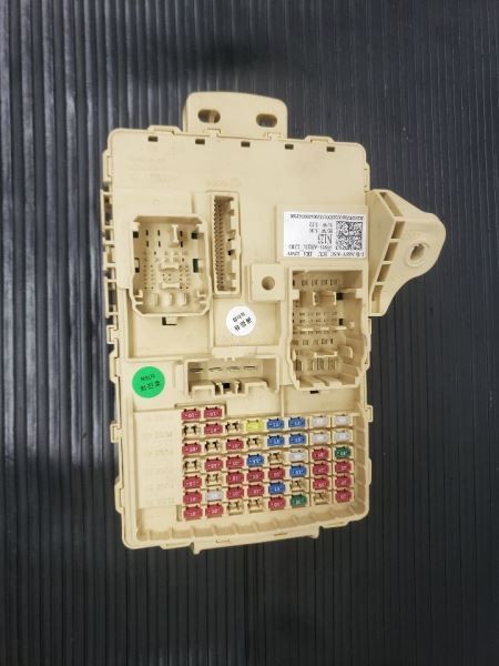 22-23 Genesis GV70 Cabin Fuse Junction Relay Box OEM 91951-AR231