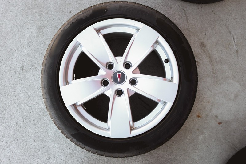 04-06 Pontiac GTO 17X8 Silver 5 Spoke Wheel Rim & Pirelli 245/45 R17 Tire *USED*