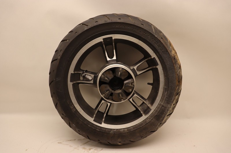 2015-2017 HARLEY DAVIDSON FLTRXS ROAD GLIDE FRONT WHEEL TIRE DUNLOP D407T OEM