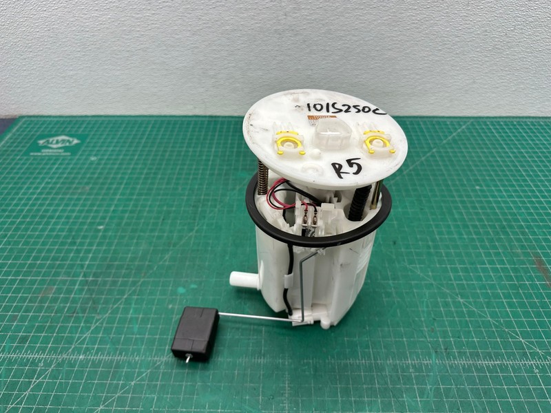 06-15 Lexus IS250 IS350 FUEL GAS PUMP & LEVEL GAUGE SENSOR ASSEMBLY OEM
