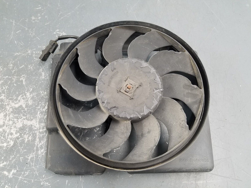 2000 Jeep Cherokee Classic XJ 4x4 4.0L Radiator Shroud Fan - **#9210 B9