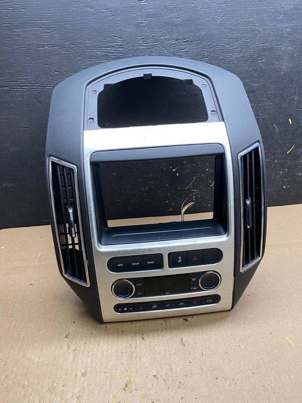 2007 - 2010 Ford Edge Heater Climate Control Radio Control Dash Bezel T4569 DG