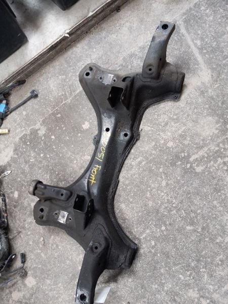 96-00 TOYOTA RAV4 2.0L AWD AT FRONT CROSSMEMBER / K- FRAME