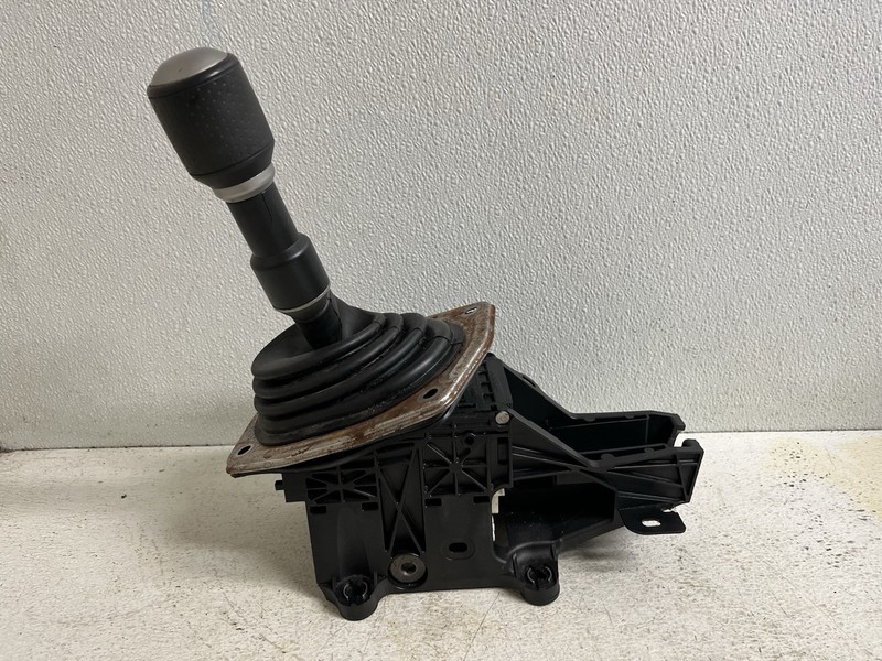 2010-2011 Toyota FJ Cruiser Automatic Auto Transmission Floor Shifter Gear Shift