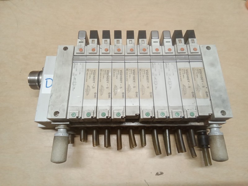 SMC Valve Bank (7) VQ2400Y-5 (3) VQ2400-51 Solenoid Valve