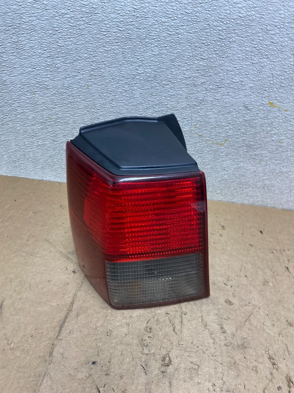 2006-2010 Mitsubishi Endeavor Left Driver Lh Tail Light Oem X2140 DW